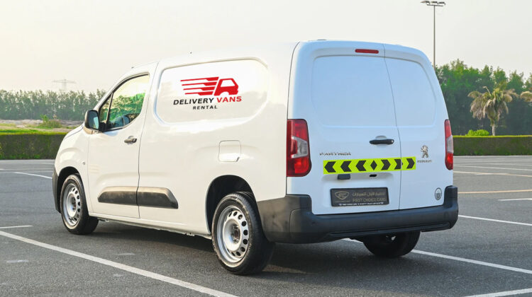 cargo van rental in dubai